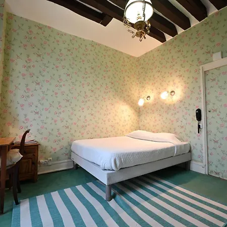 Otel Esmeralda *