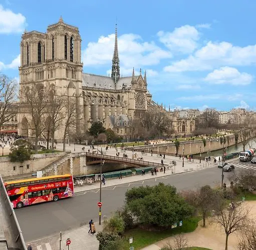 埃斯梅拉达酒店 酒店 *